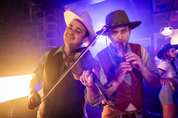 Cowboys & Cowgirls tijdens spotopnames van Wild Wild West-editie van Het Schlagerfestival